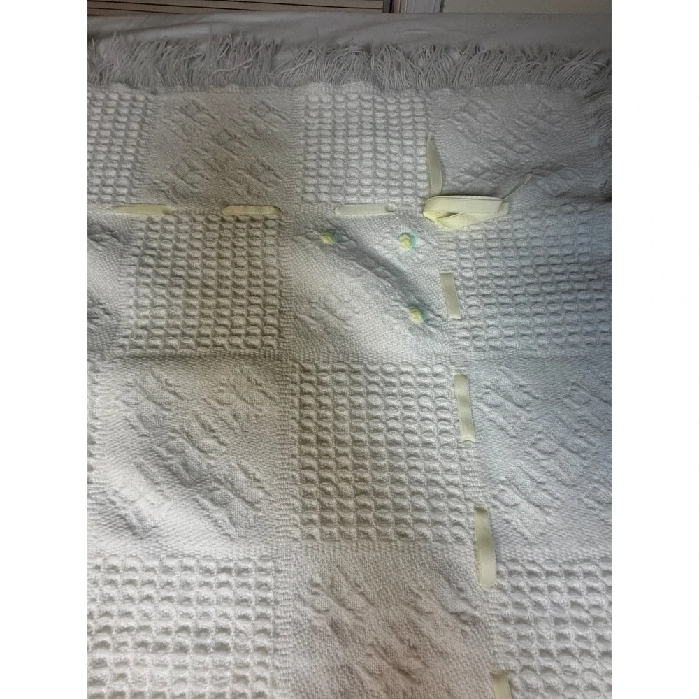 Vintage Kids Count open-weave acrylic baby blanket  Ribbon Fringe 36x40 1970's